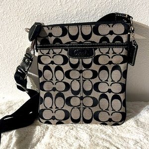 Vintage COACH classic crossbody swingpack with silver hardware.
